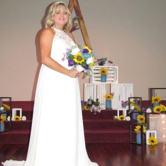 David's Bridal White Wedding Dress